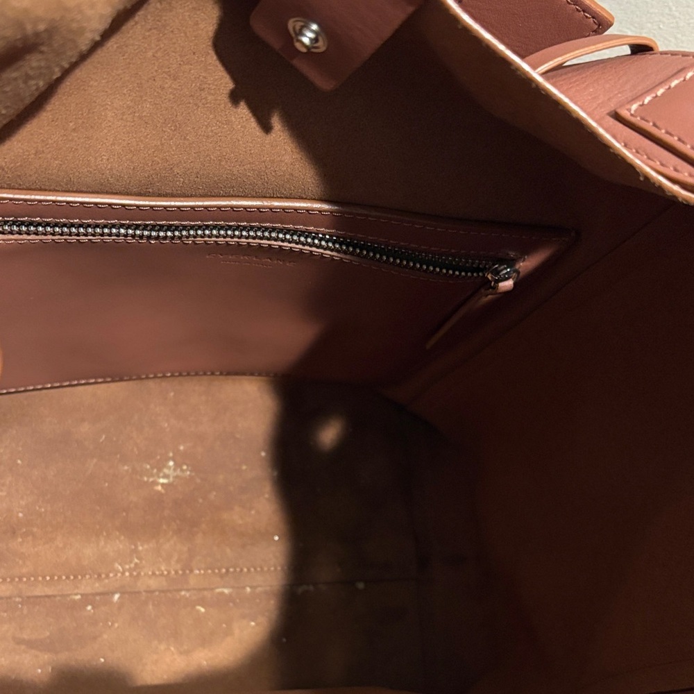 Everlane The Italian Leather Studio Bag in Cognac Timeless Classic Minimalist - Picture 5 of 11